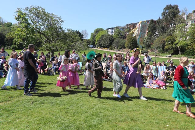 Crowning of the 2022 Hastings May Queen in Alexandra Park. Photo by Roberts Photographic SUS-220905-074621001