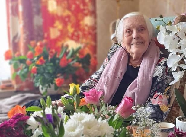 Eastbourne resident Isobel Kennett celebrates her 100th birthday SUS-221005-145018001