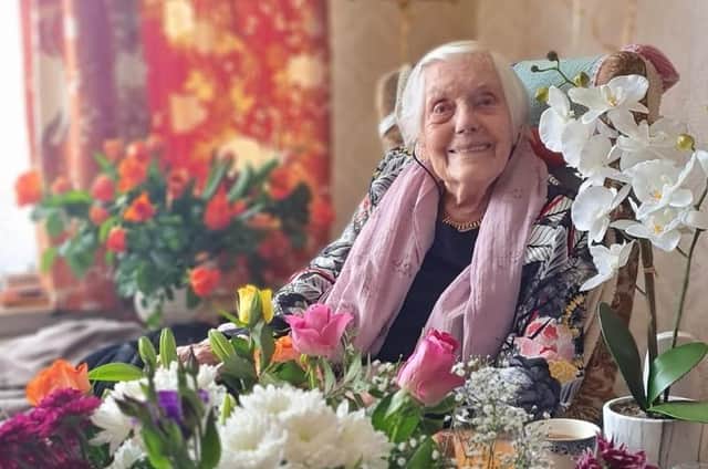 Eastbourne resident Isobel Kennett celebrates her 100th birthday SUS-221005-145018001