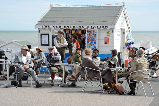 11/5/12- Battle band Keane shooting a video to promote their new album along Bexhill seafront. ENGSUS00120120514082300