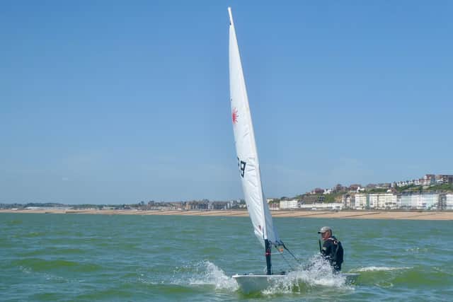 Mat Windley (Laser Radial) curing through the water / Photo by Alberto Chies