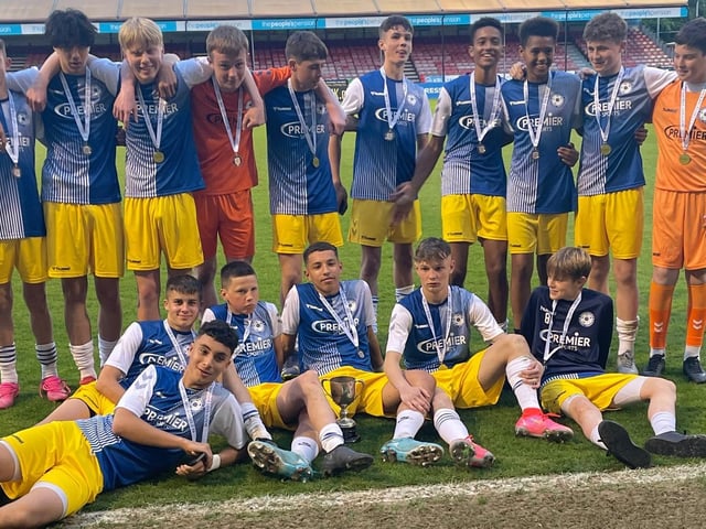 Susex under-14 schoolboys won the regional cup final by beating Surrey at Crawley Town FC