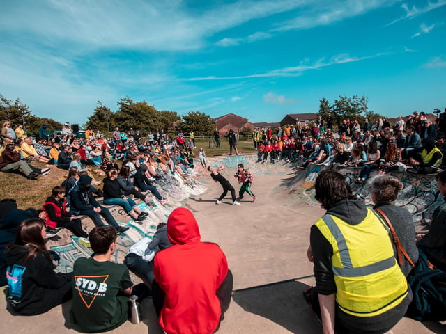 Young artists from Windmill Theatre took over Hollingdean Skate Park for an epic modern adaptation of Shakespeare’s Romeo & Juliet. The park provided the perfect backdrop for the bittersweet tale of two star-crossed lovers, directed by one of Brighton Dome & Festival’s in-House artists, Tanushka Marah