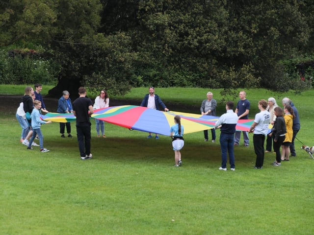The Platinum Jubilee weekend: Picnic in the Park, Alexandra Park in Hastings. Photo by Roberts Photographic SUS-220606-072154001