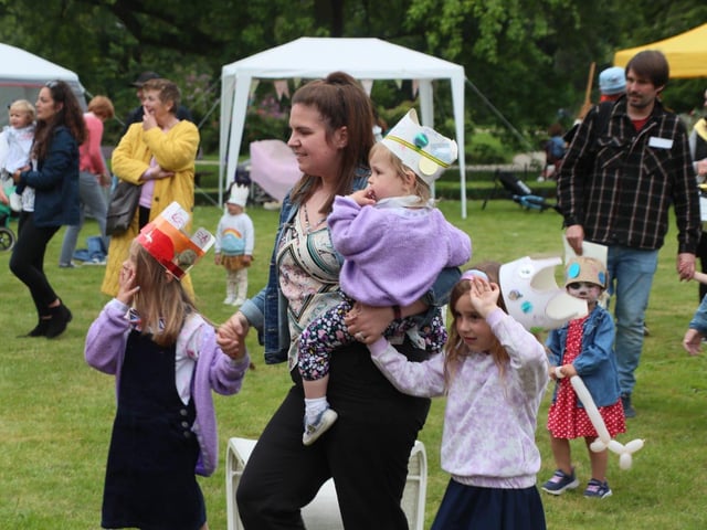 The Platinum Jubilee weekend: Picnic in the Park, Alexandra Park in Hastings. Photo by Roberts Photographic SUS-220606-072204001