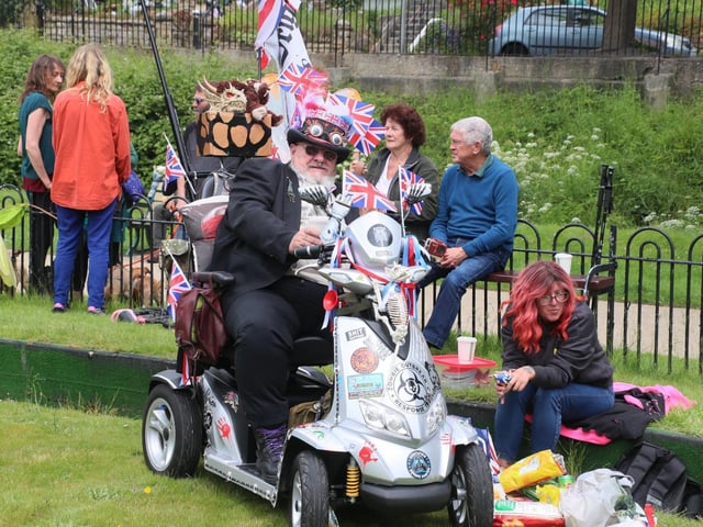 The Platinum Jubilee weekend: Picnic in the Park, Alexandra Park in Hastings. Photo by Roberts Photographic SUS-220606-072225001