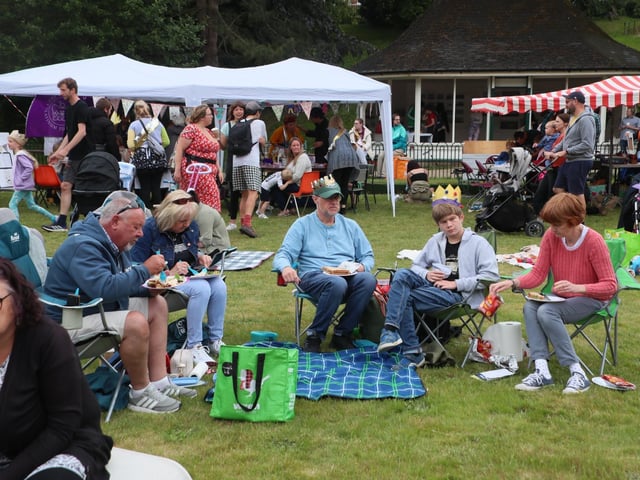 The Platinum Jubilee weekend: Picnic in the Park, Alexandra Park in Hastings. Photo by Roberts Photographic SUS-220606-072306001