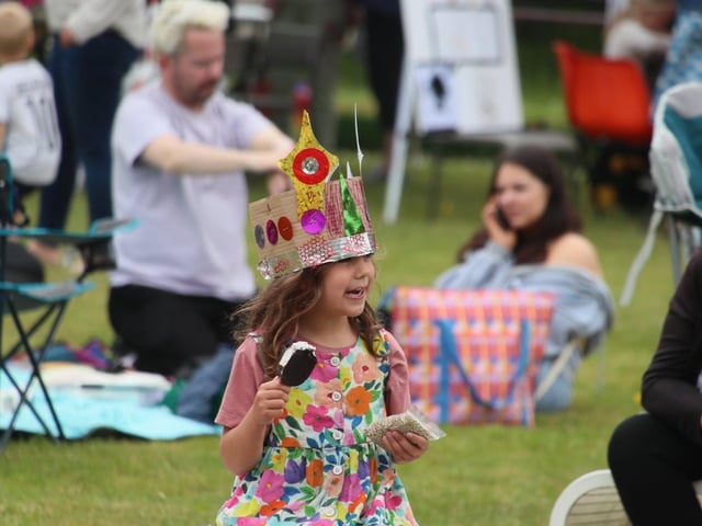 The Platinum Jubilee weekend: Picnic in the Park, Alexandra Park in Hastings. Photo by Roberts Photographic SUS-220606-072124001