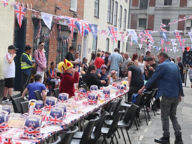 The Platinum Jubilee weekend: Photo by Roberts Photographic. Russell Street, Hastings. SUS-220506-144541010