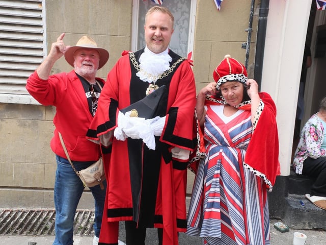The Platinum Jubilee weekend: Photo by Roberts Photographic. Russell Street, Hastings. SUS-220506-144547010