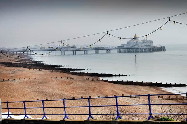 File: Eastbourne seafront/Eastbourne beach/Eastbourne pier and seafront lighting. SUS-210324-130124001