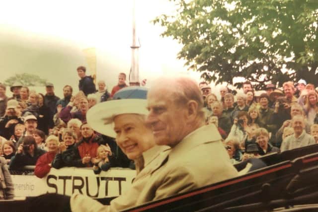 Prince Philip and the Queen at the South of England Show in 2002 JvbmD7o7OQl3k5yDJNiW
