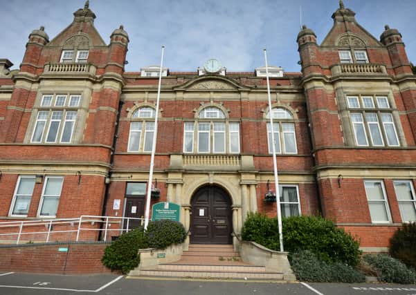 Bexhill Town Hall SUS-200928-133414001