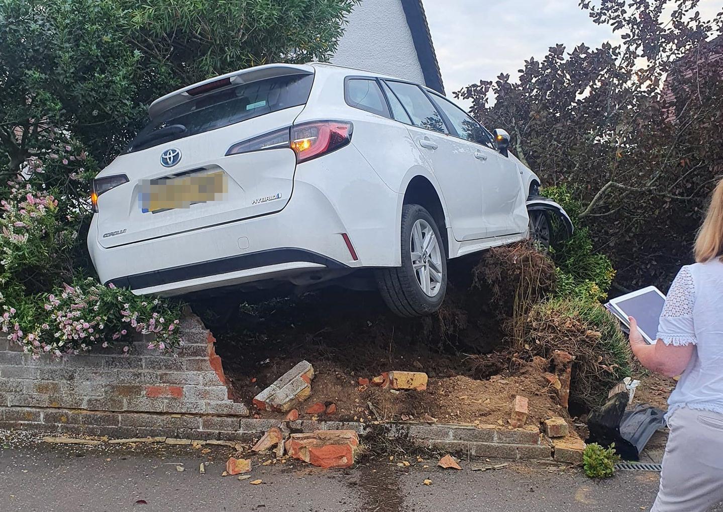 Car leaves road and crashes into garden wall in Lancing