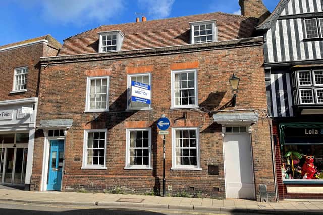Longer House in Rye, which used to house Barclays Bank SUS-210208-112549001