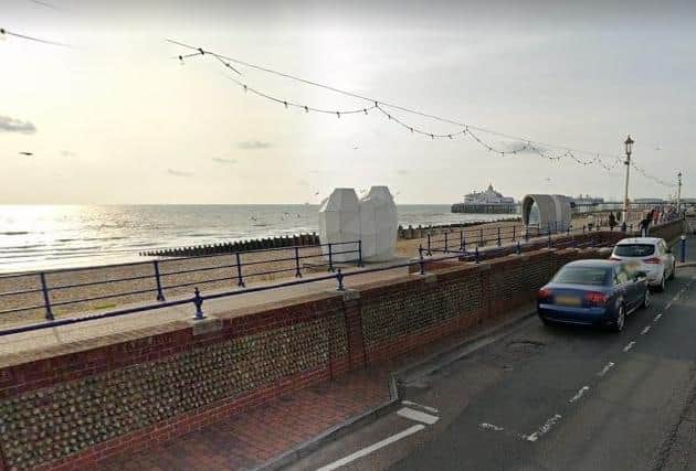 The beach hut in question (central). Photo from Google Maps. SUS-210826-151247001