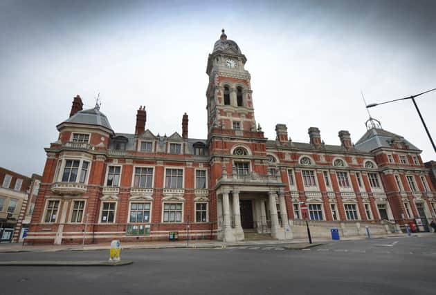 Eastbourne Town Hall SUS-210216-141547001