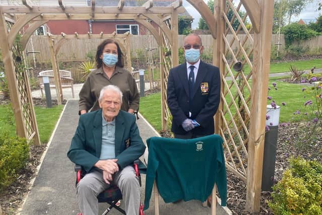 Donald Greenwood with Linda Wade and John Court. Picture from Abbots Wood Manor Care Home SUS-210209-095937001