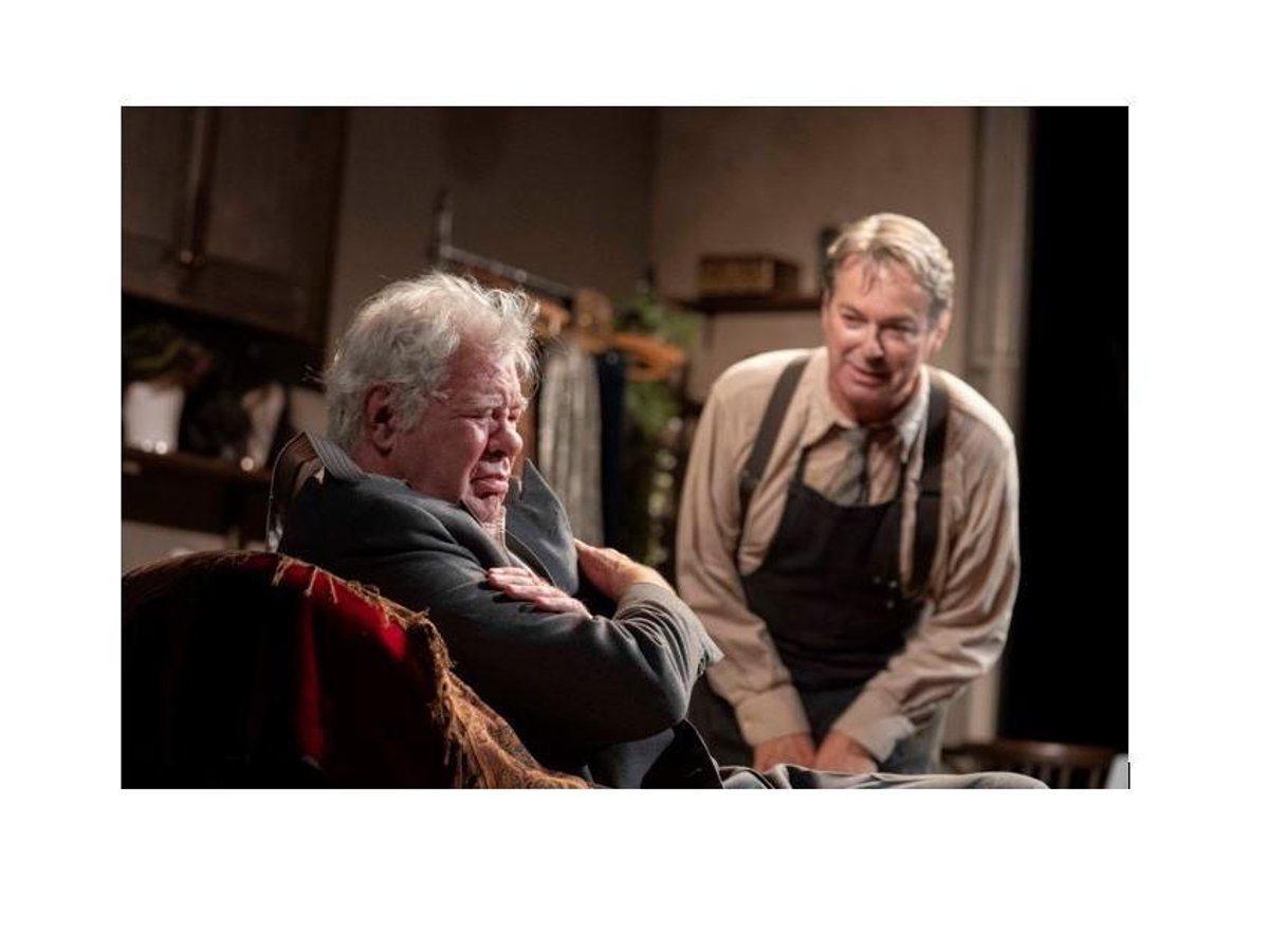 Julian Clary and Matthew Kelly in tour of The Dresser♐ Conheça a