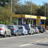 Queue at Jet fuel station in Bexhill Road. SUS-210924-114530001