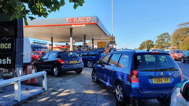 Queues for Texaco on the Old Shoreham Road