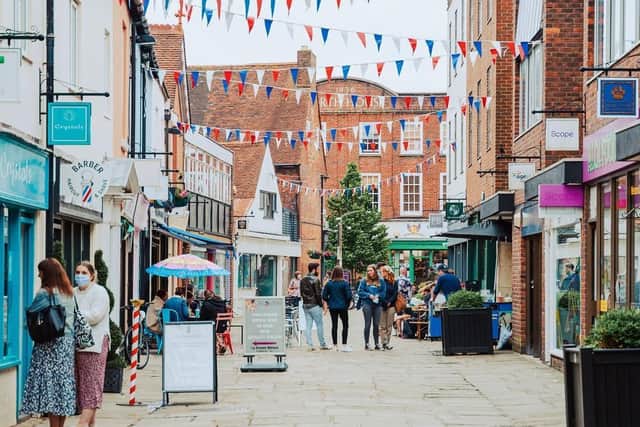 Fiver Fest is a free to join national campaign, that encourages people to support their local high street by spending £5 a week with a small businesses
