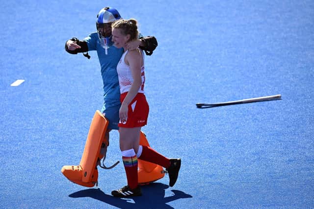 Maddie Hinch (L) and England's Hollie Pearne-Webb celebrate their win at the end of the women's gold medal hockey match between England and Australia at the Commonwealth Games in Birmingham | Photo by Paul Ellis / AFP via Getty Images)