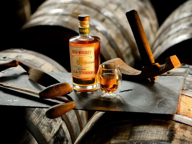 One for whisky connoisseurs and newbies alike, JJ Corry is Ireland’s first contemporary Whisky Bonder. Adding some real innovation to the Irish whiskey category, they’ve revived the craft of creating special blends by sourcing spirits from carefully selected distilleries and maturing, blending and bottling them into bespoke flavour profiles.
With a smooth, satiny texture, The Gael’s has a fruity, spicy blend, with floral aromas, hints of bergamot and honeysuckle, bright citrus flavours, orchard fruits, a touch of sweetness and lingering peppery notes.