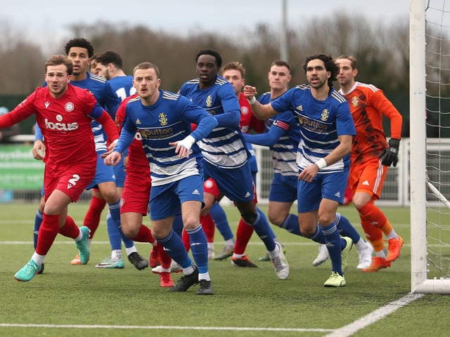 Aveley v Worthing action in National League South