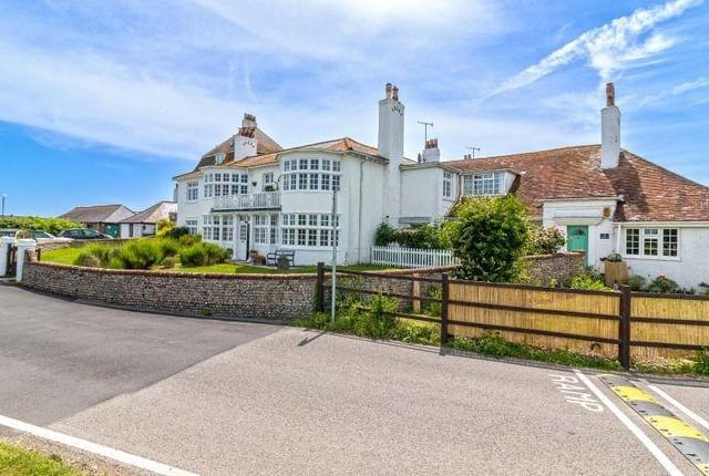 New Salts Farm Road, Shoreham-By-Sea BN43
Two-bed flat for sale - £275,000
The property is surrounded by stunning scenery and comprises: Entrance hall, living room, fitted kitchen, master bedroom with large walk in cupboard, further bedroom, bathroom and separate WC. Outside, there are beautiful communal gardens and allocated parking. Benefits include: Gas central heating, majority double glazing, a long lease and no onward chain.