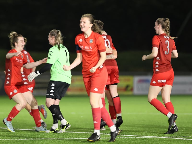 Worthing FC Women celebrate winning the London and SE premier division title