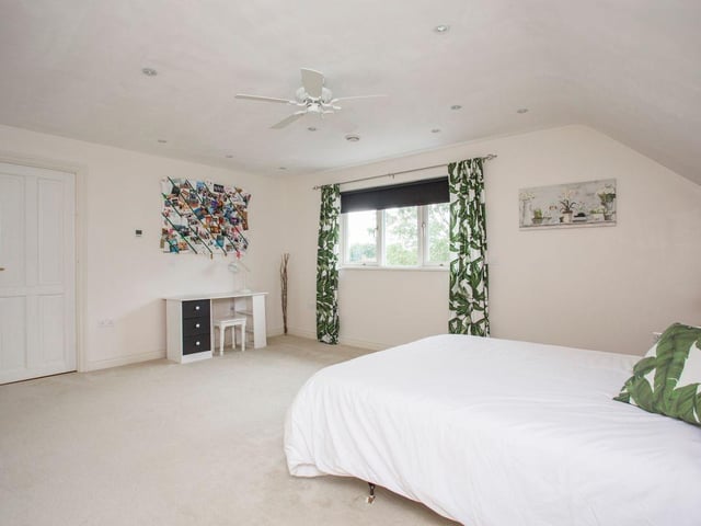 Royston Close, Friston