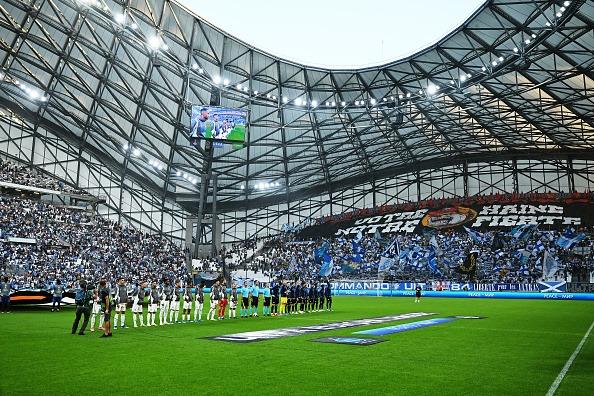 Both teams line up prior to the UEFA Europa League match between Olympique de Marseille and Brighton & Hove Albion at Orange Velodrome