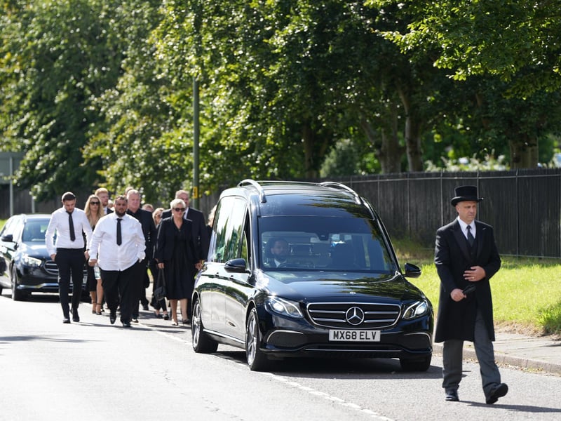 Beloved Worthing resident Darren Doe was given a spectacular send-off with stunning floral displays during his funeral procession.