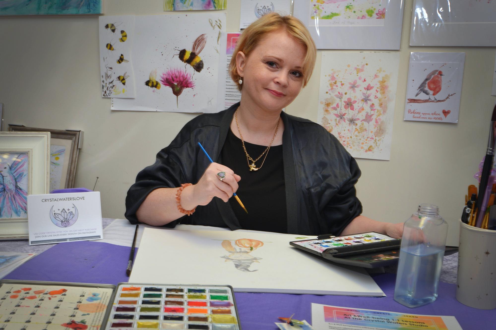 Neues Kreativstudio bringt Kunst, Wohlbefinden und Kristalle nach Hastings