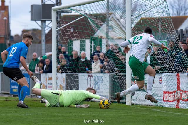 The Rocks go close v Billericay | Picture: Lyn Phillips