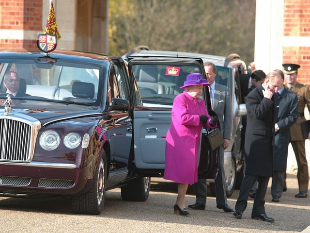 JPCT 24 October 2003 Queen visits Horsham. Christ's Hospital C3440125a -photo by Michael Burren