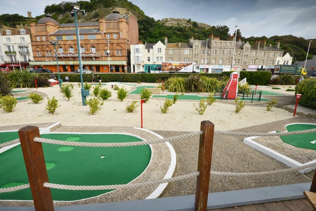 File: Pirate Golf/Miniature Golf complex on Hastings seafront.