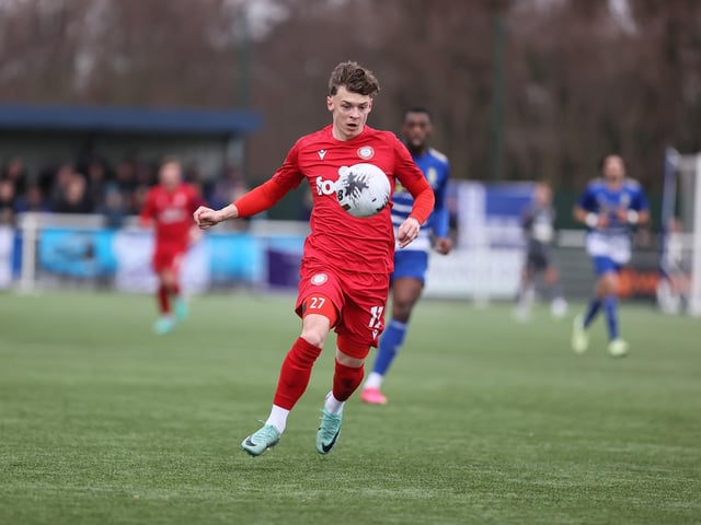 Aveley v Worthing action in National League South