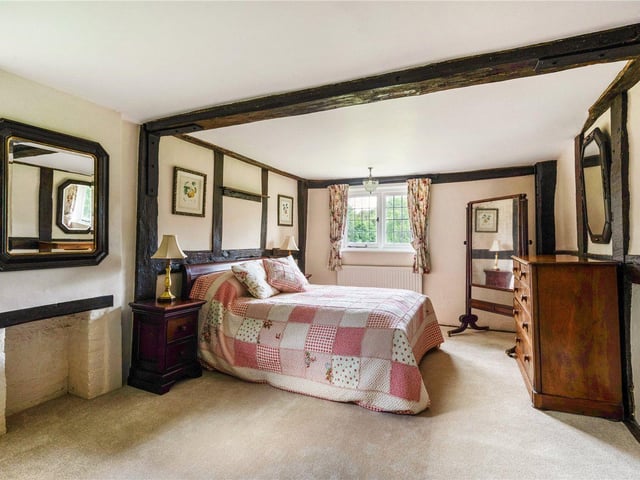 6 bed detached house for £2,750,000. Sold by Hamptons