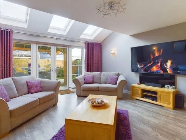 The living accommodation measures an impressive 33'11 x 15'10 and provides open plan living for the whole family