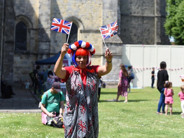 Jubilee picnic in Cathedral Green, Chichester. Picture from Liz Pearce