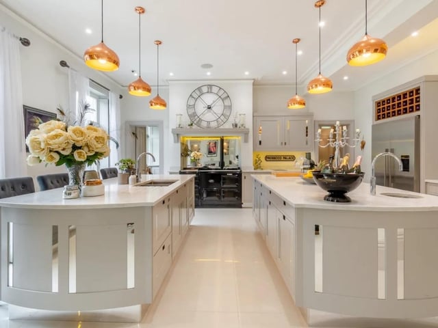 The 37ft Smallbone kitchen and dining area