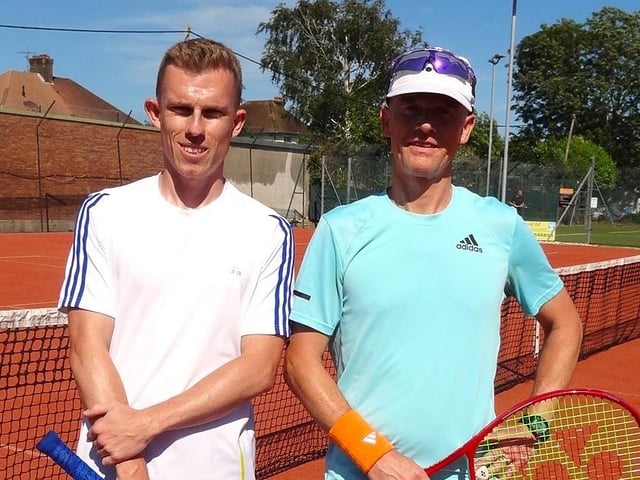 Men's singles finalists Peter Hill and Simon Underwood