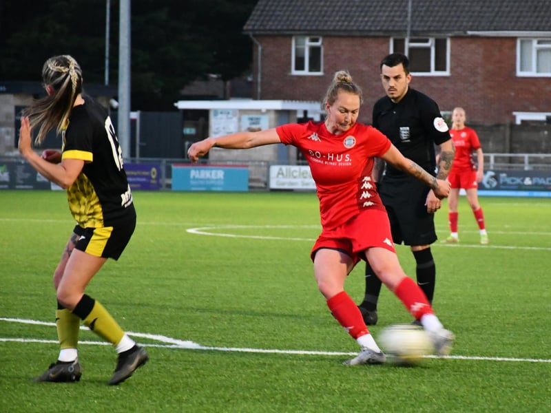 Worthing FC Women beat AFC Acorns and lift the London and SE premier division title