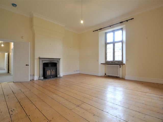 First floor apartment to let at Parham House