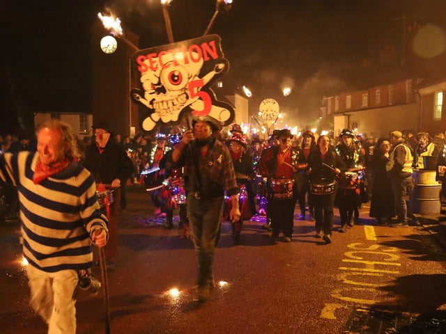 Robertsbridge Bonfire 2023. Photo by Andrew Clifton.