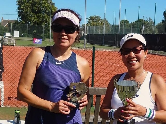 Ladies' singles finalists Georgia Lee and Narun Chea