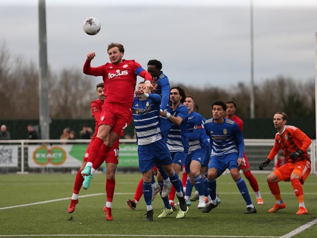 Aveley v Worthing action in National League South