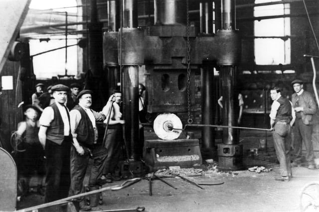 Tyre Mill, Samuel Fox and Co. Ltd in Stocksbridge in 1913 - tyres being turned in the steam hammer, roughing out a shape. Ref no: s17035